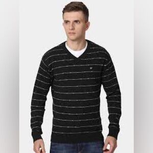 Ralph Lauren Black and White V-Neck Sweater 612
